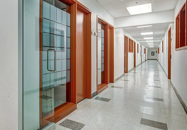 is-comm-hallway-089632-600x600